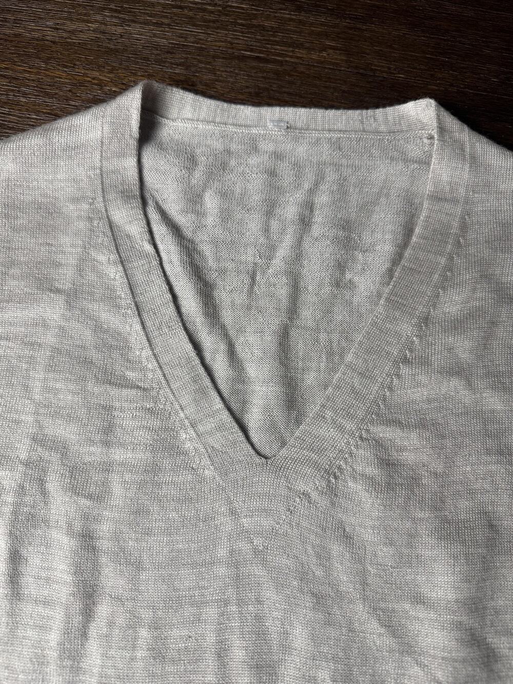 MUJI Taupe Beige Sweater Womens Medium 100% Wool V Neck Lightweight in Wheat